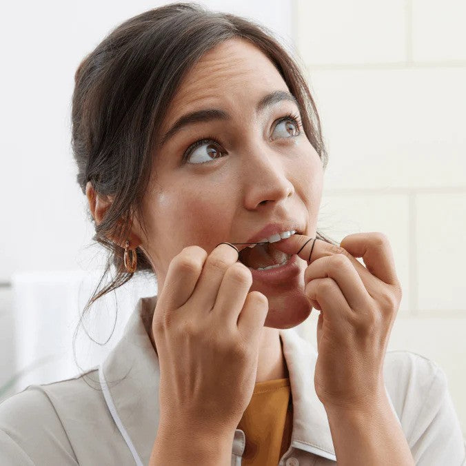 WHITIQ™ Expanding Charcoal Dental Floss